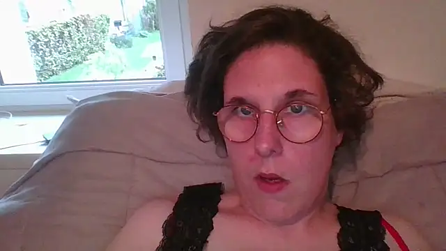 OIseauNoir88 online show from April 2026 04:12:02 PM