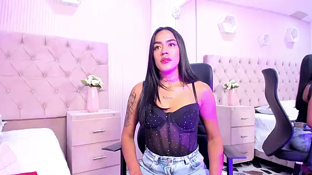 Snapshot of JazminRusso_ chatting on April 2026 04:33:02 AM JazminRusso online show from April 2026 04:33:02 AM