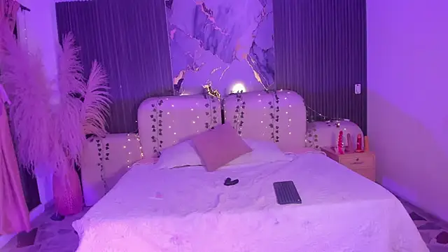 Snapshot of JazminRusso_ chatting on April 2026 04:21:01 AM JazminRusso online show from April 2026 04:21:01 AM