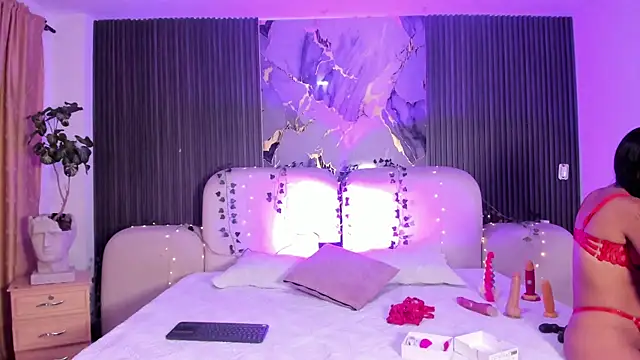 Snapshot of JazminRusso_ chatting on April 2026 04:48:01 AM JazminRusso online show from April 2026 04:48:01 AM