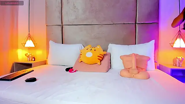 Snapshot of Zafiro11_ chatting on February 2026 12:02:01 PM Zafiro11 online show from February 2026 12:02:01 PM