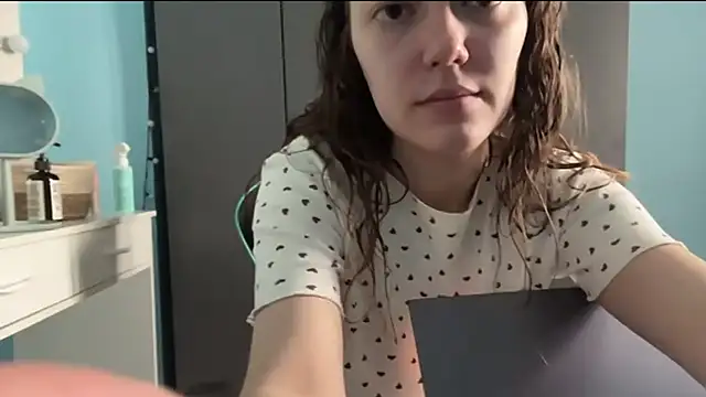 Snapshot of AndreeMerryman chatting on February 2026 02:07:03 AM AndreeMerryman online show from February 2026 02:07:03 AM