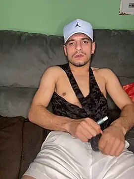 Snapshot of alessand180521 chatting on February 2026 04:36:01 PM alessand180521 online show from February 2026 04:36:01 PM