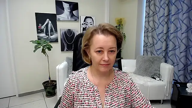 Snapshot of MONA_W chatting on February 2026 06:28:02 AM MONA W online show from February 2026 06:28:02 AM