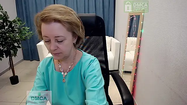 MONA W online show from April 2026 10:52:02 AM