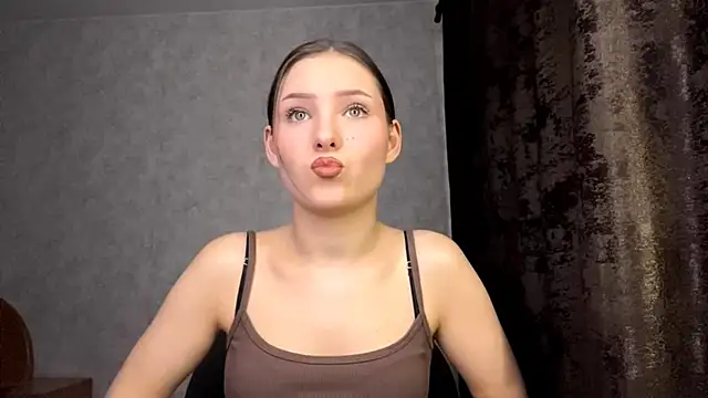 FoxieFlare online show from February 2026 12:04:02 AM