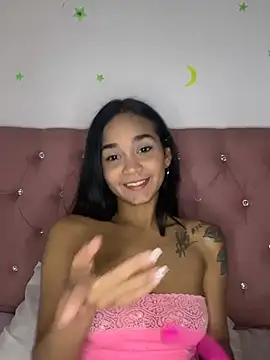 Snapshot of Maria_x_Alejandra chatting on April 2026 09:43:02 PM Maria x Alejandra online show from April 2026 09:43:02 PM