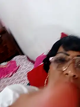 Snapshot of SabrinaColin chatting on February 2026 01:29:01 PM SabrinaColin online show from February 2026 01:29:01 PM