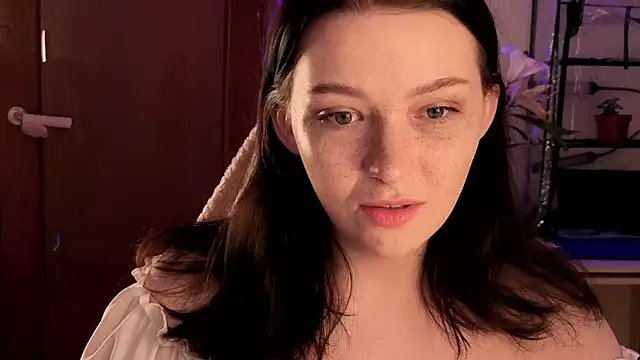 Snapshot of Doll_lira chatting on February 2026 11:19:02 PM Doll lira online show from February 2026 11:19:02 PM