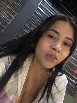 LunnaMoretti online show from April 2026 04:37:01 AM