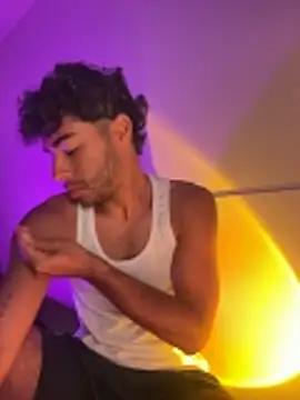 Snapshot of its_alejandro27 chatting on February 2026 01:59:02 AM its alejandro27 online show from February 2026 01:59:02 AM