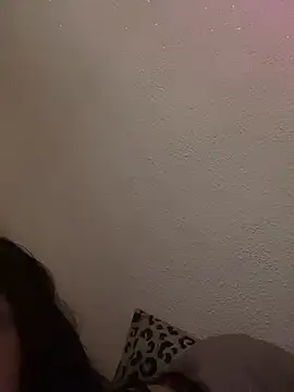 Snapshot of louveee6 chatting on February 2026 10:06:02 PM louveee6 online show from February 2026 10:06:02 PM