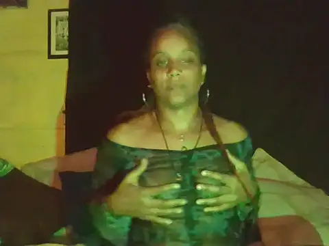 Snapshot of BadGyalGem chatting on February 2026 05:12:02 AM BadGyalGem online show from February 2026 05:12:02 AM