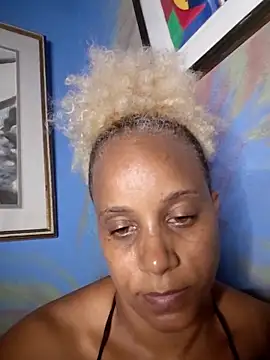 Snapshot of BadGyalGem chatting on May 2026 04:02:02 PM BadGyalGem online show from May 2026 04:02:02 PM