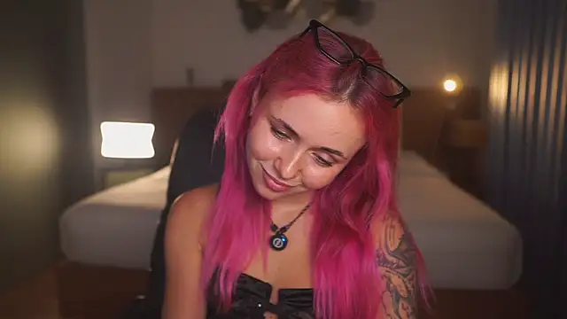 Sarah Pink online show from May 2026 01:51:02 PM