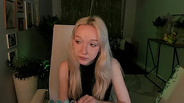 Snapshot of MaoqiBeverly chatting on February 2026 05:42:01 PM MaoqiBeverly online show from February 2026 05:42:01 PM