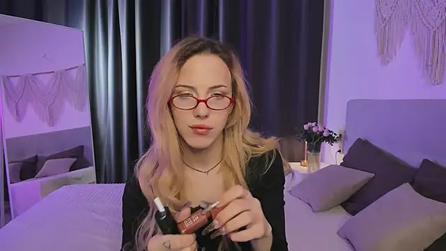 Snapshot of Tiffany__King chatting on April 2026 06:53:01 AM Tiffany King online show from April 2026 06:53:01 AM