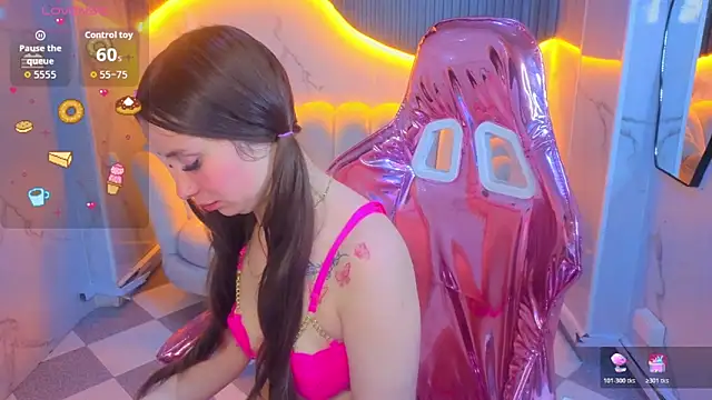 Snapshot of Ariana18_b chatting on June 2026 01:17:02 PM Ariana18 b online show from June 2026 01:17:02 PM