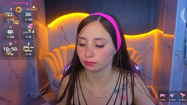 Snapshot of Ariana18_b chatting on June 2026 01:11:01 PM Ariana18 b online show from June 2026 01:11:01 PM