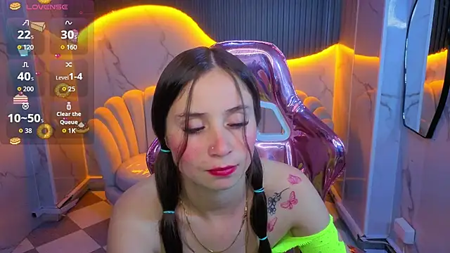 Snapshot of Ariana18_b chatting on June 2026 01:10:02 PM Ariana18 b online show from June 2026 01:10:02 PM
