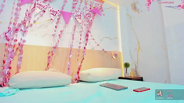 rebecca ponce  online show from February 2026 07:10:01 PM