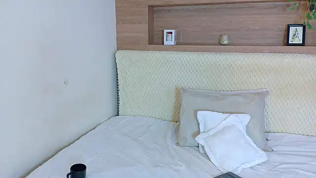 VioletBloomm online show from February 2026 12:04:01 PM