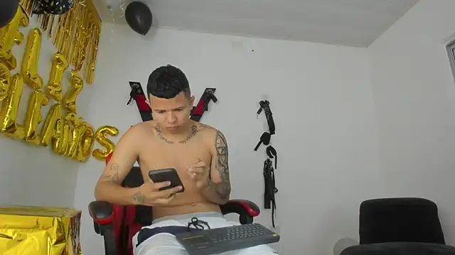 Snapshot of Steven_and_Camilo18 chatting on February 2026 11:49:01 AM Steven and Camilo18 online show from February 2026 11:49:01 AM