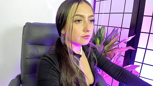 Giselle Laurens  online show from March 2026 09:36:01 PM