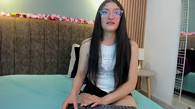 Snapshot of HannaWen_ chatting on April 2026 07:49:01 PM HannaWen online show from April 2026 07:49:01 PM