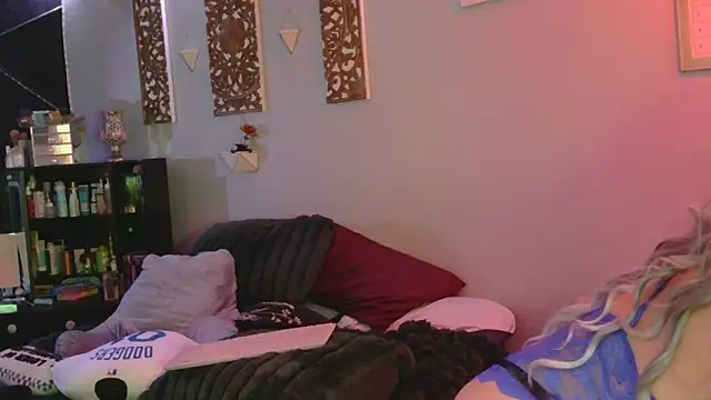 Alicethickpeach online show from April 2026 11:14:01 PM