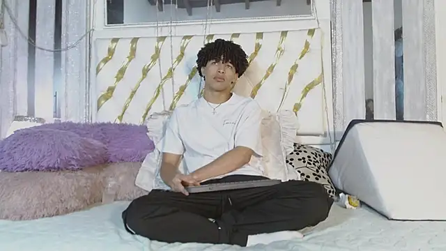 ian smith  online show from April 2026 12:00:02 PM