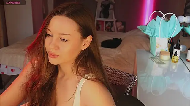 Alisia here online show from April 2026 11:27:01 AM