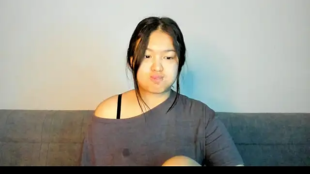 luna yum online show from February 2026 09:36:02 PM