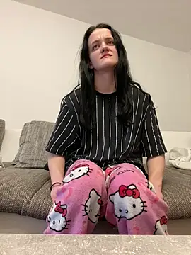 Snapshot of LeonieClaire chatting on February 2026 08:32:01 AM LeonieClaire online show from February 2026 08:32:01 AM