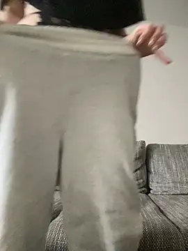 Snapshot of LeonieClaire chatting on February 2026 03:09:02 PM LeonieClaire online show from February 2026 03:09:02 PM