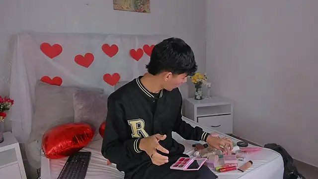 Snapshot of noah_lewiss chatting on February 2026 11:17:01 AM noah lewiss online show from February 2026 11:17:01 AM