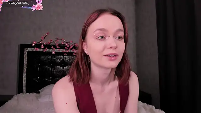 Snapshot of LillianPerry chatting on March 2026 07:05:01 PM LillianPerry online show from March 2026 07:05:01 PM