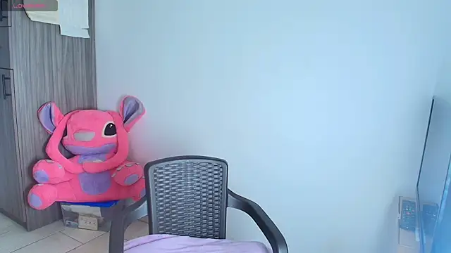 Snapshot of alys_love chatting on June 2026 02:56:01 PM alys love online show from June 2026 02:56:01 PM
