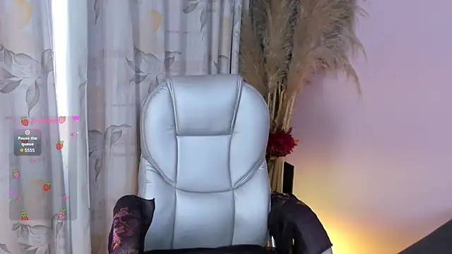 Snapshot of Sylvara_bx chatting on May 2026 01:06:01 PM Sylvara bx online show from May 2026 01:06:01 PM