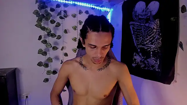 Snapshot of Aaron_Hopper chatting on February 2026 01:25:01 PM Aaron Hopper online show from February 2026 01:25:01 PM