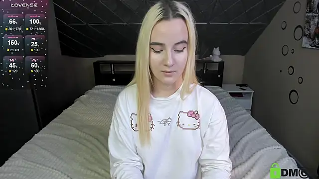Snapshot of Naomi1Hinata chatting on June 2026 06:52:02 AM Naomi1Hinata online show from June 2026 06:52:02 AM