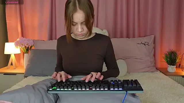 Snapshot of AliceYummy chatting on February 2026 07:54:01 PM AliceYummy online show from February 2026 07:54:01 PM