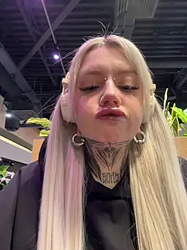 Snapshot of Chiibi chatting on February 2026 09:57:02 AM Chiibi online show from February 2026 09:57:02 AM