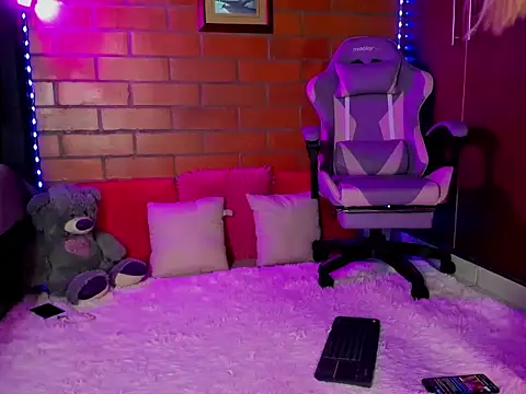 cristalprincess  online show from March 2026 10:27:02 PM