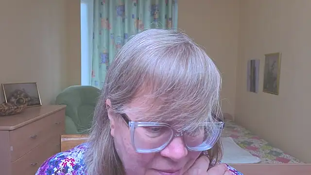 Emma Eclipsee online show from April 2026 01:41:01 PM