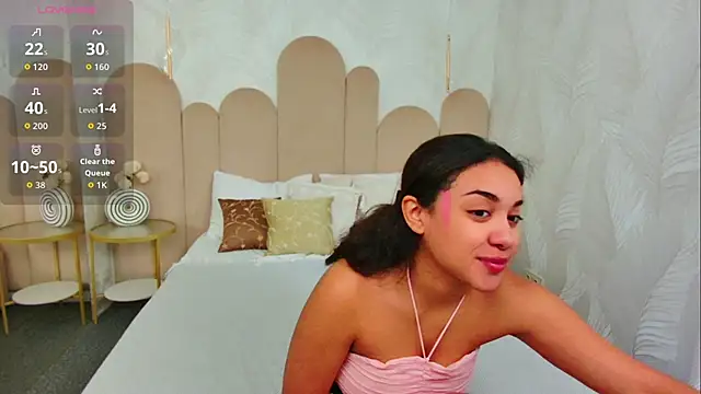 Snapshot of Luna_Cortier chatting on April 2026 05:10:02 AM Luna Cortier online show from April 2026 05:10:02 AM