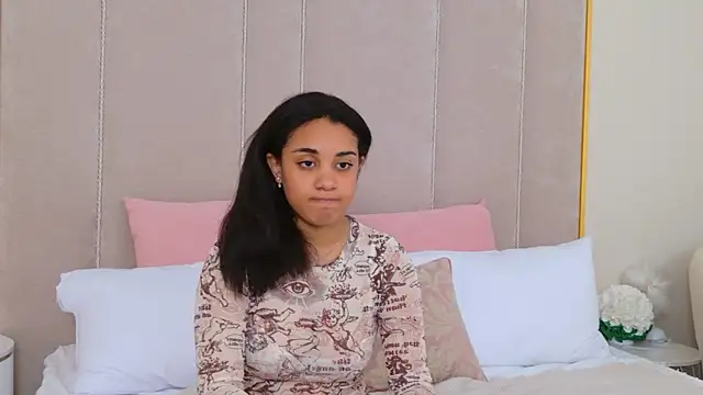 Snapshot of Luna_Cortier chatting on July 2026 11:23:02 AM Luna Cortier online show from July 2026 11:23:02 AM