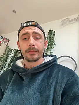 Piratee666 online show from April 2026 07:25:02 AM