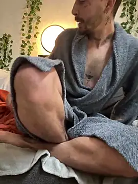 Piratee666 online show from May 2026 06:41:02 AM