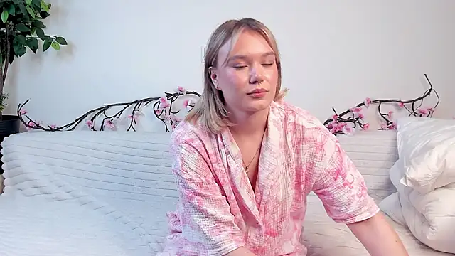 JonnaWalby online show from February 2026 04:24:02 PM